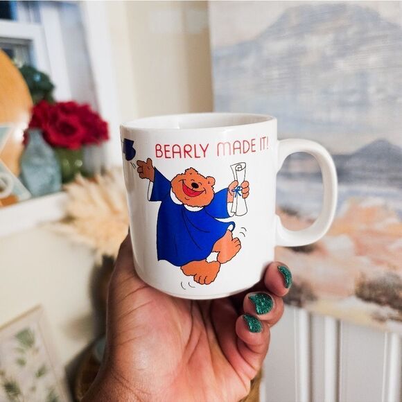 VTG 80's " Bearly Made It" Graduation Coffee Mug. - Picture 3 of 15